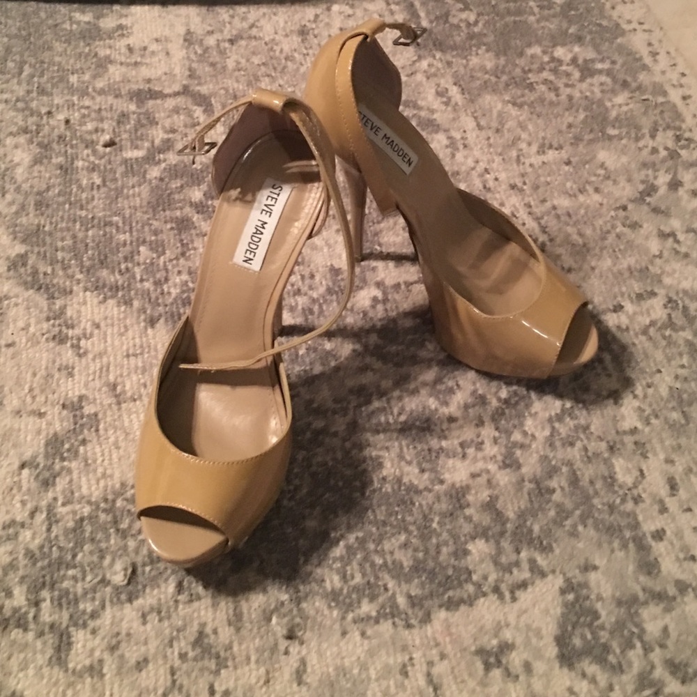 Steve Madden nude heals